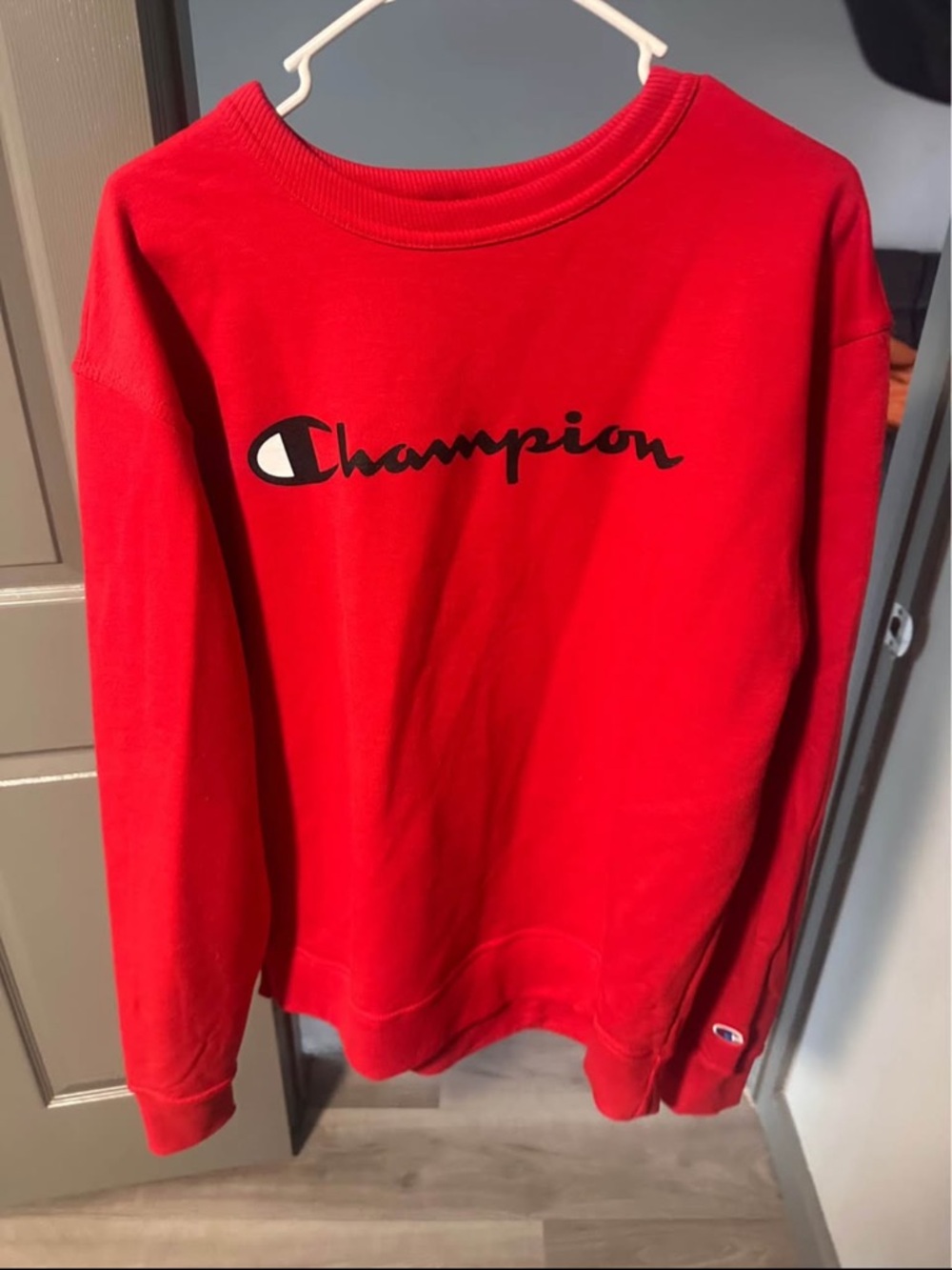 Medium Champion Red Pullover Sweatshirt
